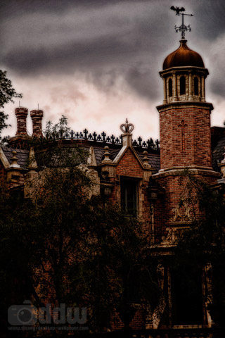 Haunted Mansion iPhone Wallpaper